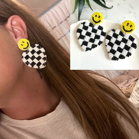2/$30🌵 Smiley Face Checkered Heart Beaded Earrings Black White Skater Gift NEW - Picture 1 of 11